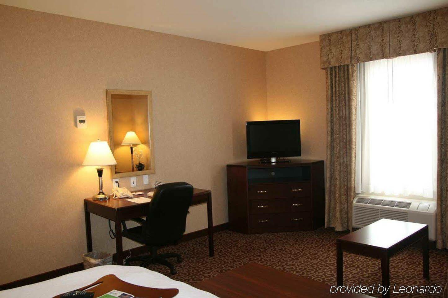 Hampton Inn & Suites By Hilton Edmonton International Airport Ледук Номер фото