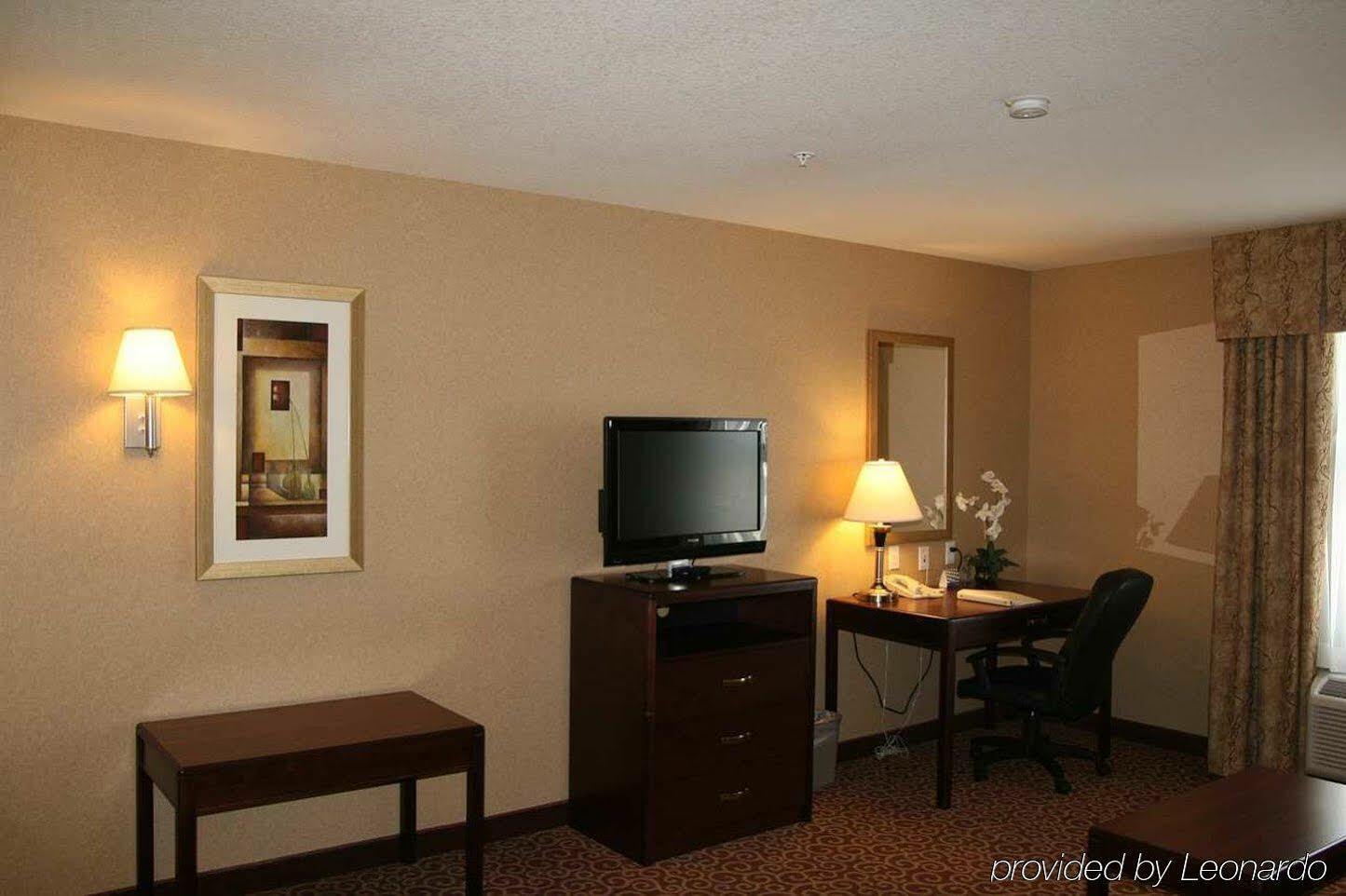 Hampton Inn & Suites By Hilton Edmonton International Airport Ледук Номер фото